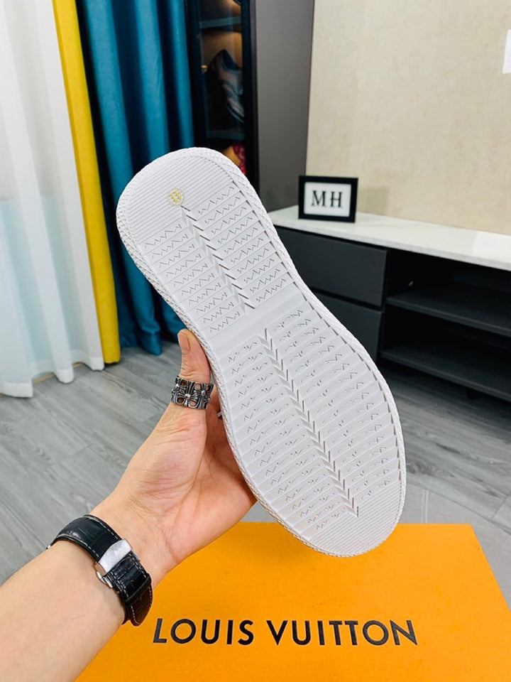 LOUIS VUITTON CASUAL WHITE SNEAKERS