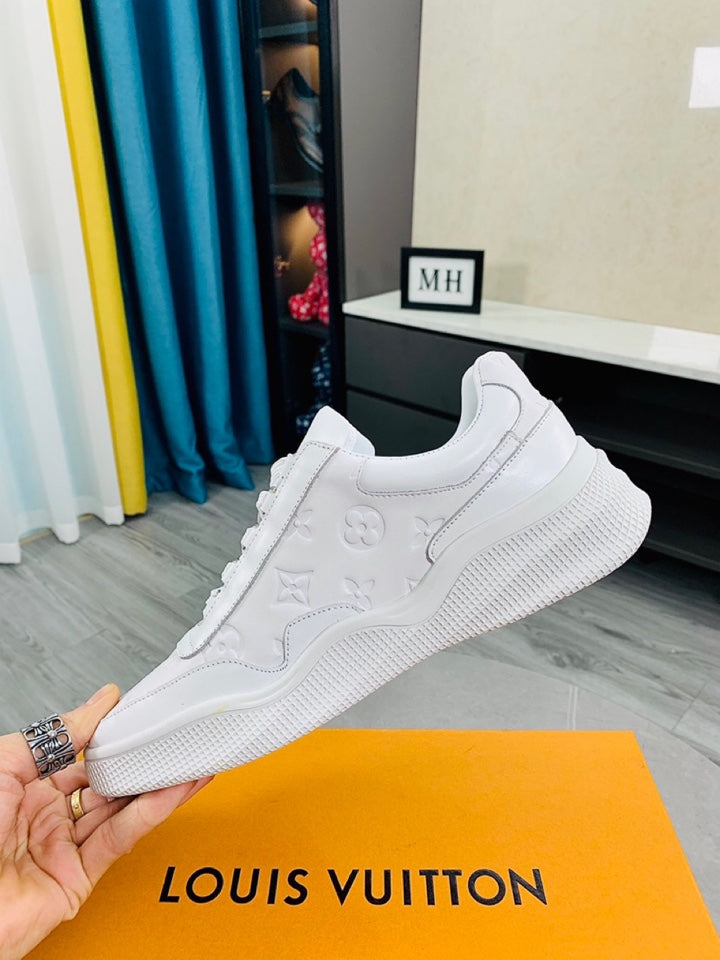 LOUIS VUITTON CASUAL WHITE SNEAKERS